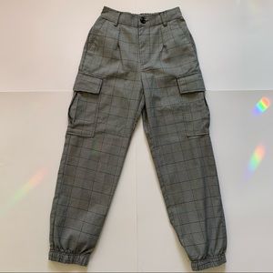 Plaid cargo joggers 🖤